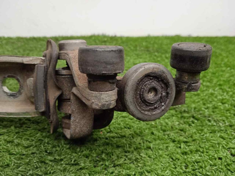 Recambio de soporte / guia puerta corredera para iveco daily furgón 2.3 diesel referencia OEM IAM 3801610  
