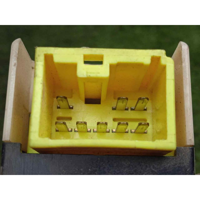 Recambio de mando elevalunas trasero izquierdo para mitsubishi l 200 (k6/7) 2.5 turbodiesel referencia OEM IAM   