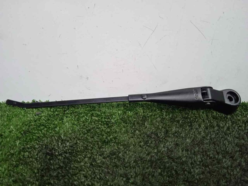 Recambio de brazo limpia delantero derecho para land rover 88 2.3d referencia OEM IAM 551230-551230E3 DOGA 