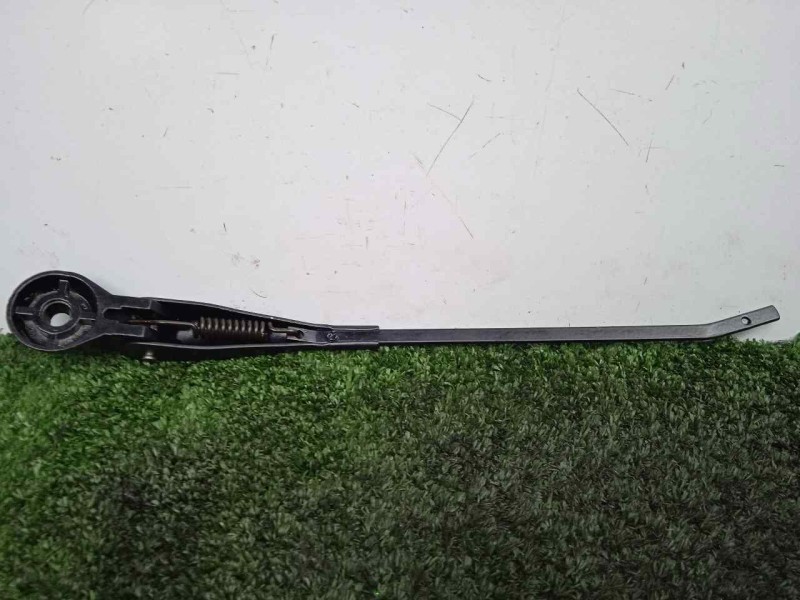 Recambio de brazo limpia delantero derecho para land rover 88 2.3d referencia OEM IAM 551230-551230E3 DOGA 