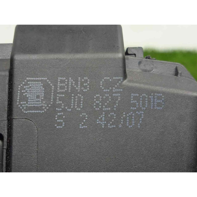 Recambio de cerradura maletero / porton para skoda fabia (5j2 ) 1.2 referencia OEM IAM 5J0827501B  3.PINES