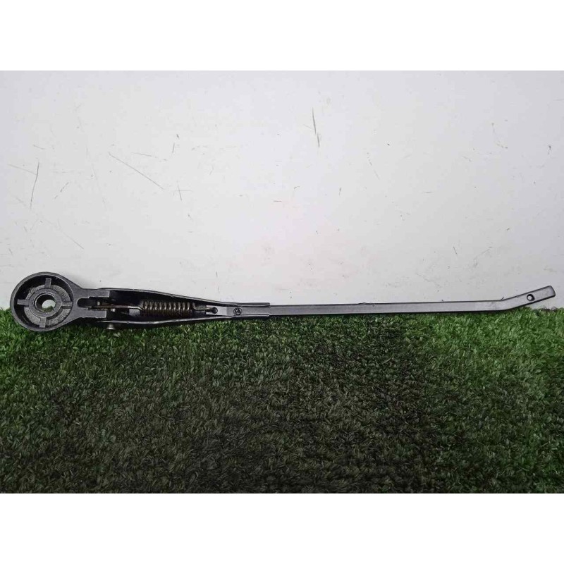 Recambio de brazo limpia delantero derecho para land rover 88 2.3d referencia OEM IAM 551230-551230E3 DOGA 