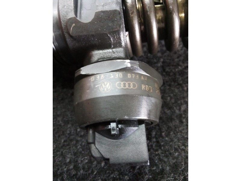 Recambio de inyector para volkswagen passat berlina (3b3) 1.9 tdi referencia OEM IAM 038130073AJ-0414720037  