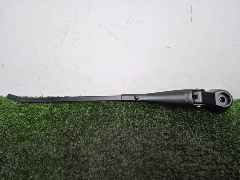 Recambio de brazo limpia delantero derecho para land rover 88 2.3d referencia OEM IAM 551230-551230E3 DOGA 