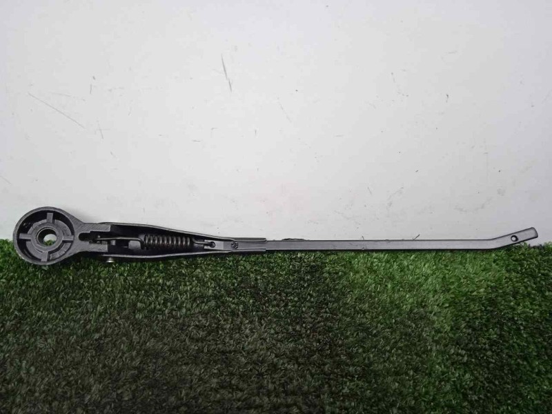 Recambio de brazo limpia delantero derecho para land rover 88 2.3d referencia OEM IAM 551230-551230E3 DOGA 