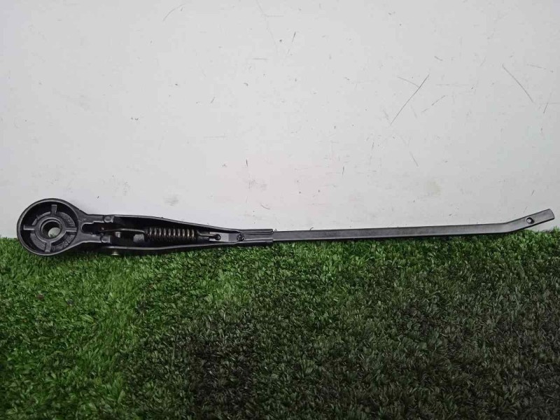 Recambio de brazo limpia delantero derecho para land rover 88 2.3d referencia OEM IAM 551230-551230E3 DOGA 