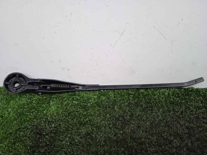 Recambio de brazo limpia delantero derecho para land rover 88 2.3d referencia OEM IAM 551230-551230E3 DOGA 