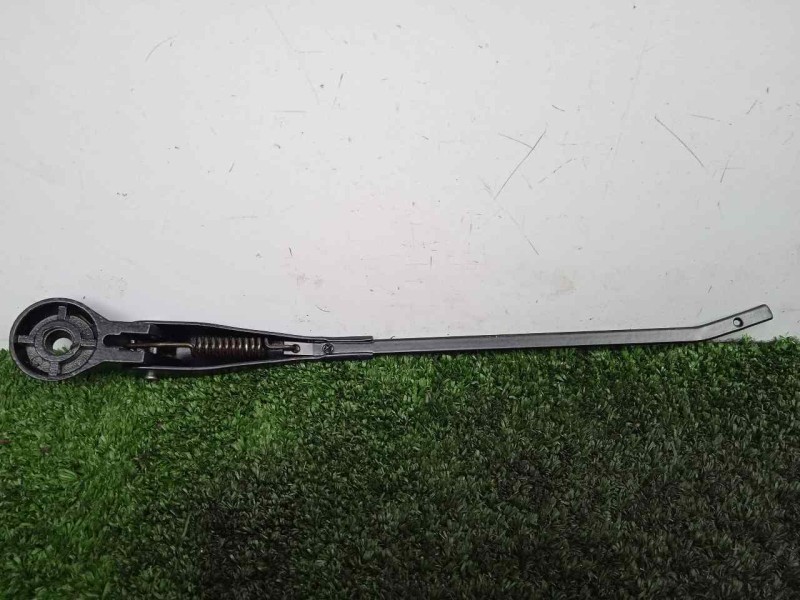 Recambio de brazo limpia delantero derecho para land rover 88 2.3d referencia OEM IAM 551230-551230E3 DOGA 