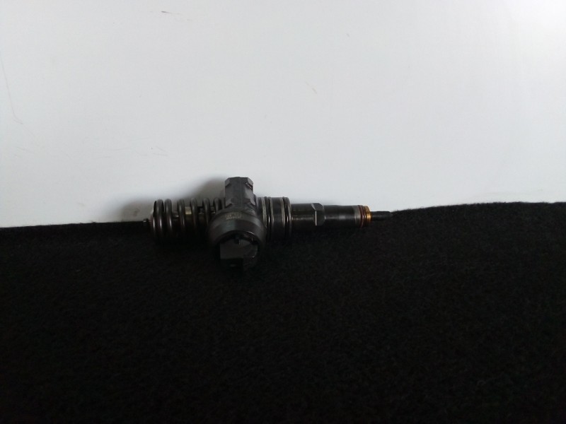 Recambio de inyector para volkswagen passat berlina (3b3) 1.9 tdi referencia OEM IAM 038130073AJ-0414720037  