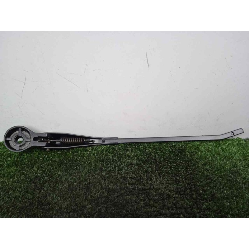 Recambio de brazo limpia delantero derecho para land rover 88 2.3d referencia OEM IAM 551230-551230E3 DOGA 