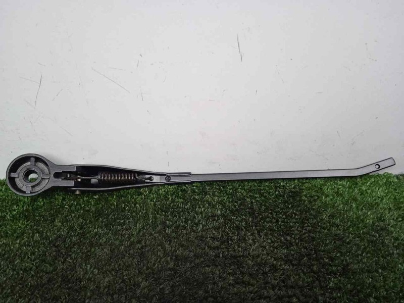 Recambio de brazo limpia delantero derecho para land rover 88 2.3d referencia OEM IAM 551230-551230E3 DOGA 