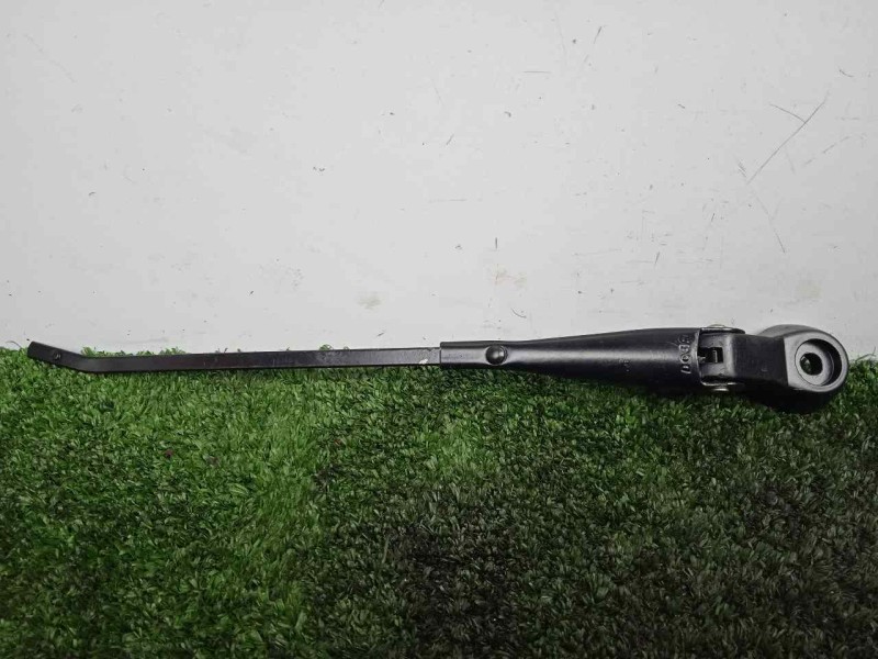 Recambio de brazo limpia delantero derecho para land rover 88 2.3d referencia OEM IAM 551230-551230E3 DOGA 