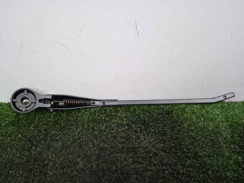 Recambio de brazo limpia delantero derecho para land rover 88 2.3d referencia OEM IAM 551230-551230E3 DOGA 