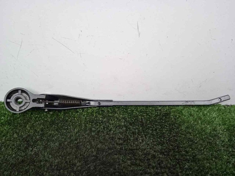 Recambio de brazo limpia delantero derecho para land rover 88 2.3d referencia OEM IAM 551230-551230E3 DOGA 