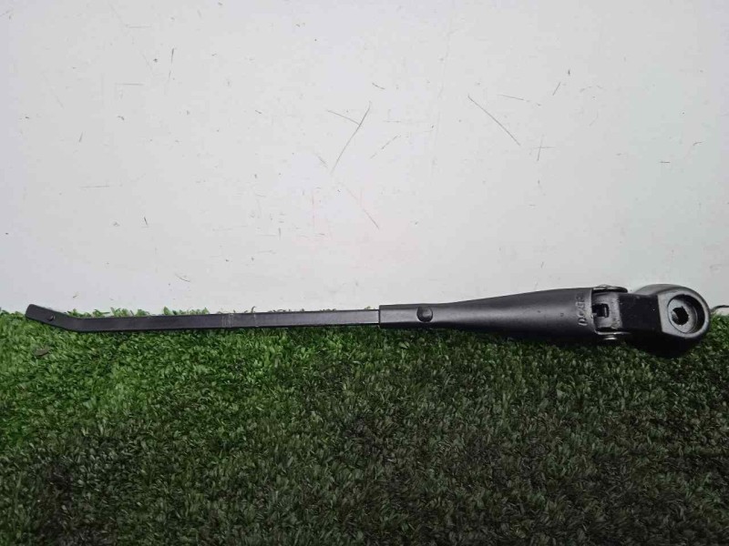 Recambio de brazo limpia delantero derecho para land rover 88 2.3d referencia OEM IAM 551230-551230E3 DOGA 