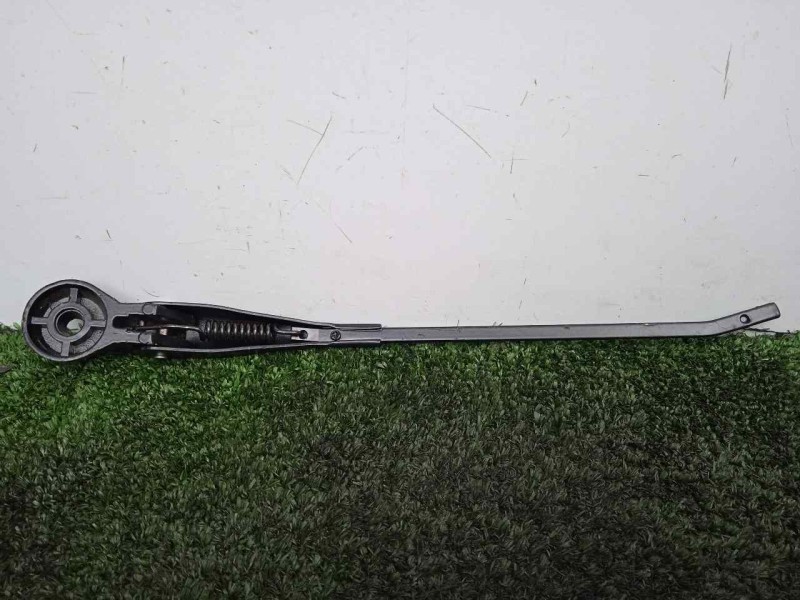 Recambio de brazo limpia delantero derecho para land rover 88 2.3d referencia OEM IAM 551230-551230E3 DOGA 