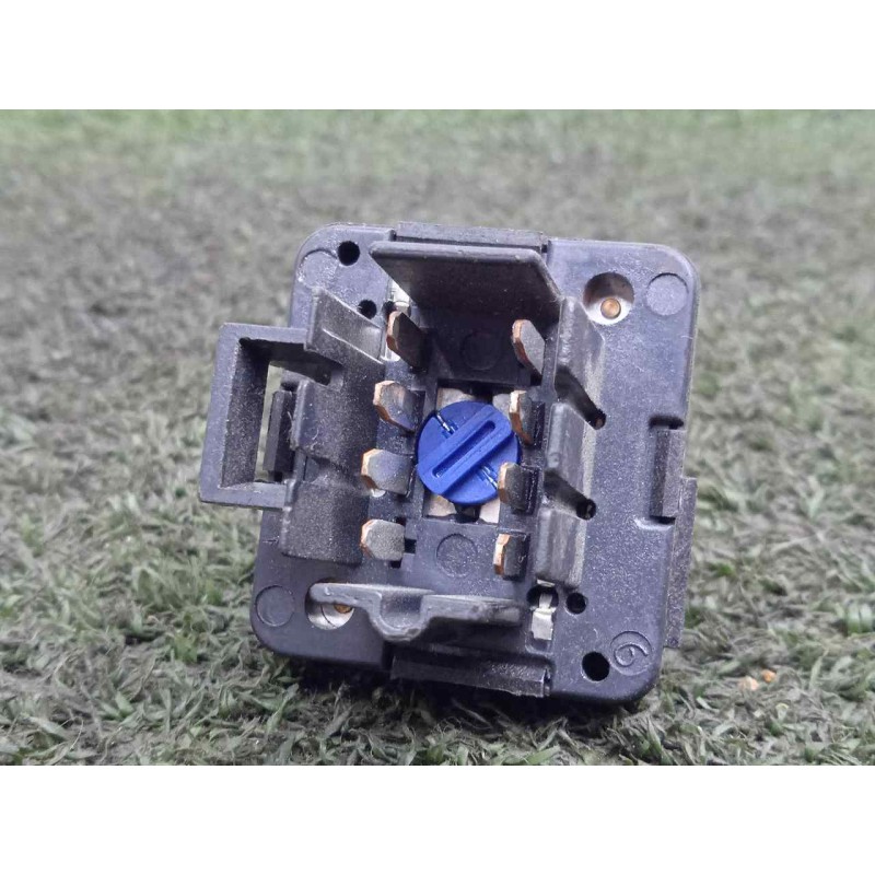 Recambio de mando elevalunas delantero derecho para chevrolet alero 3.4 v6 cat referencia OEM IAM 1059C10E-10256579  