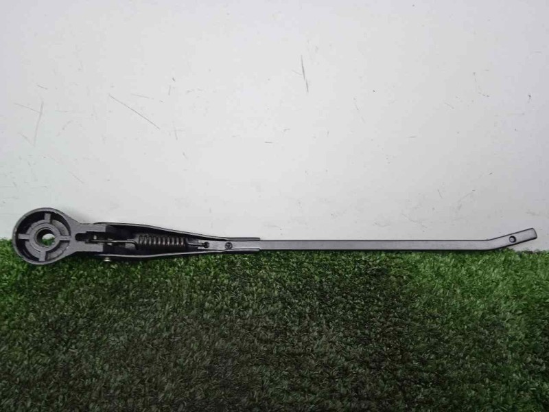 Recambio de brazo limpia delantero derecho para land rover 88 2.3d referencia OEM IAM 551230-551230E3 DOGA 