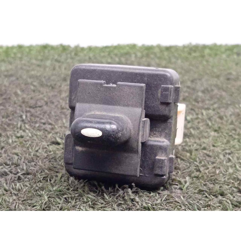 Recambio de mando elevalunas trasero derecho para chevrolet alero 3.4 v6 cat referencia OEM IAM 1199C10E-102565581  