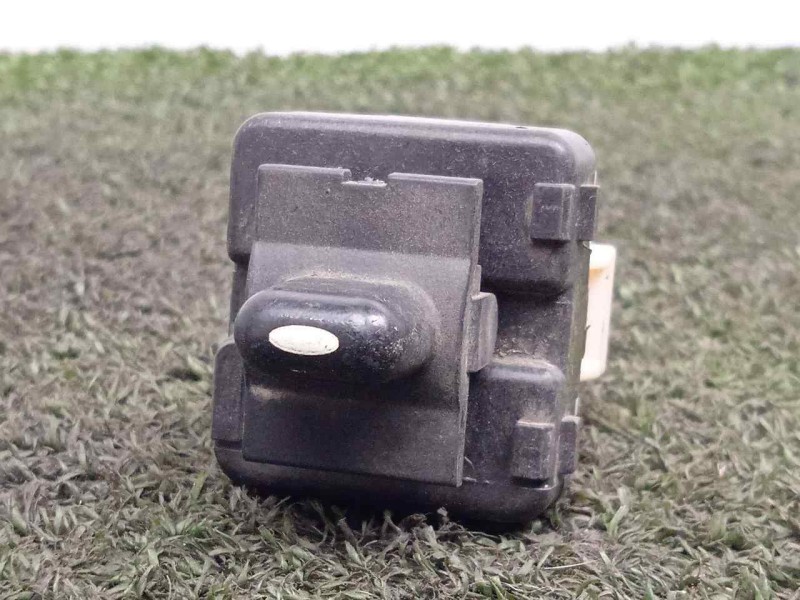 Recambio de mando elevalunas trasero derecho para chevrolet alero 3.4 v6 cat referencia OEM IAM 1199C10E-102565581  