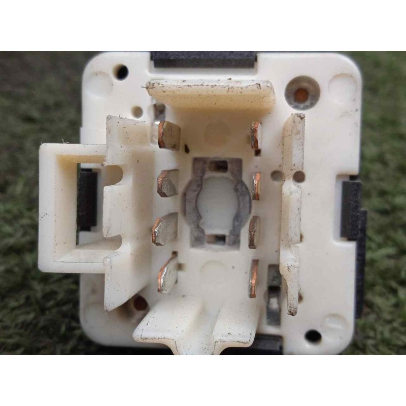 Recambio de mando elevalunas trasero derecho para chevrolet alero 3.4 v6 cat referencia OEM IAM 1199C10E-102565581  