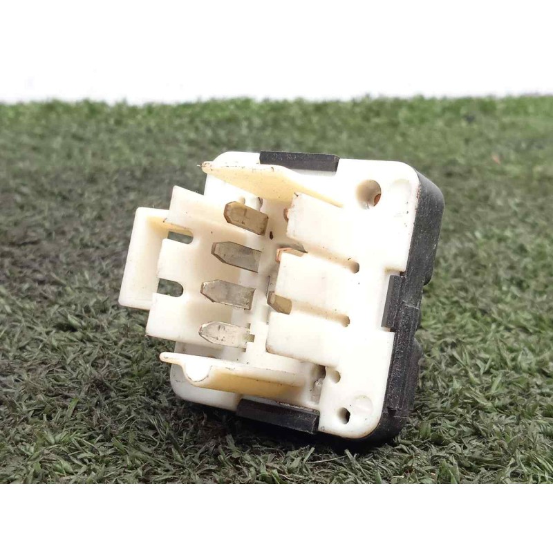 Recambio de mando elevalunas trasero derecho para chevrolet alero 3.4 v6 cat referencia OEM IAM 1199C10E-102565581  