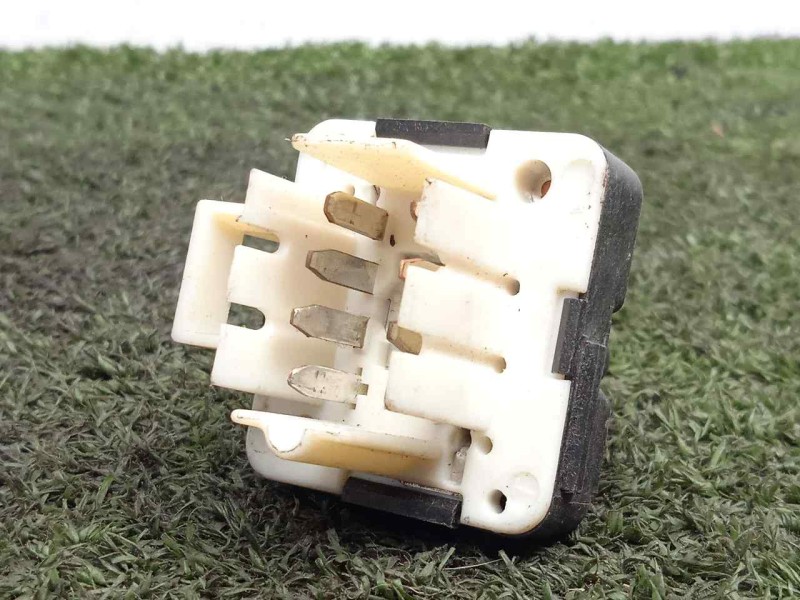 Recambio de mando elevalunas trasero derecho para chevrolet alero 3.4 v6 cat referencia OEM IAM 1199C10E-102565581  