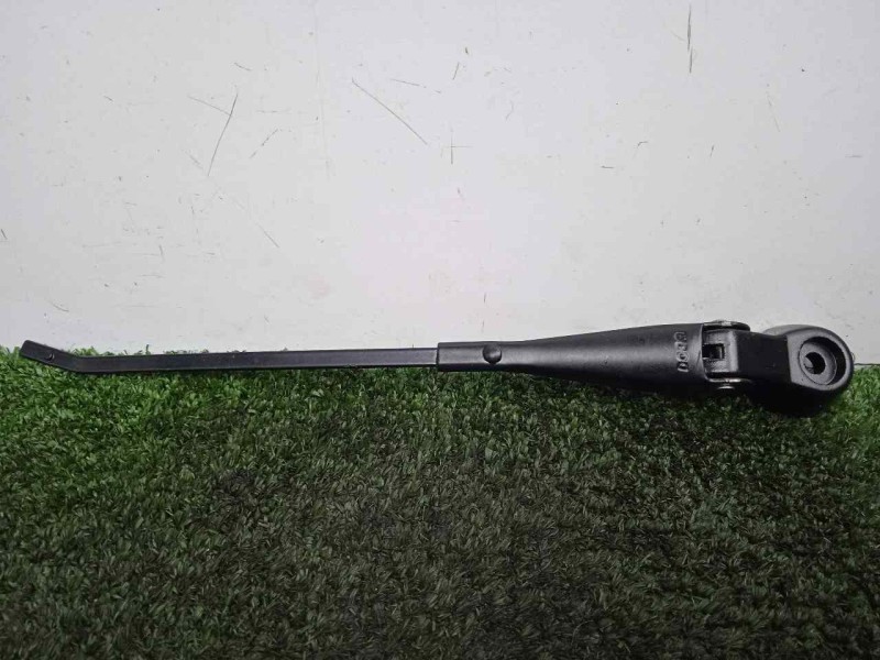 Recambio de brazo limpia delantero derecho para land rover 88 2.3d referencia OEM IAM 551230-551230E3 DOGA 