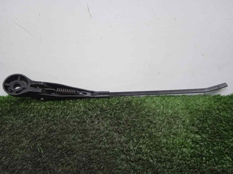 Recambio de brazo limpia delantero derecho para land rover 88 2.3d referencia OEM IAM 551230-551230E3 DOGA 