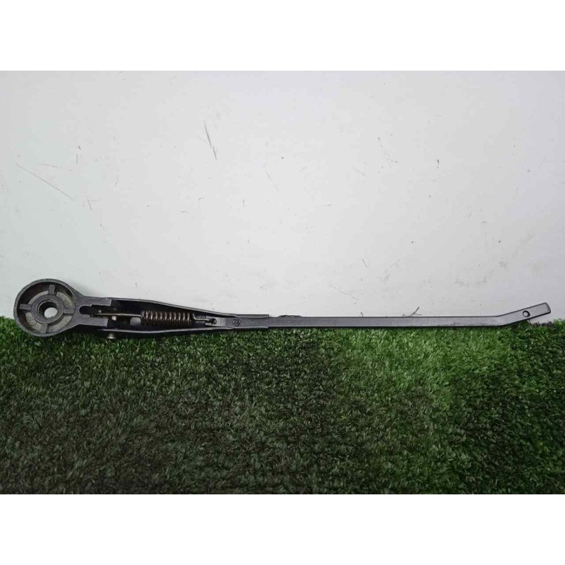 Recambio de brazo limpia delantero derecho para land rover 88 2.3d referencia OEM IAM 551230-551230E3 DOGA 