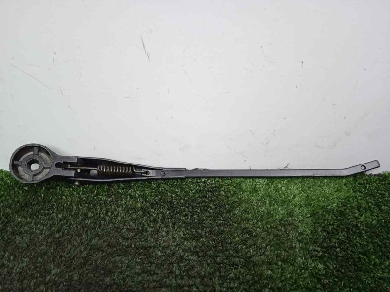 Recambio de brazo limpia delantero derecho para land rover 88 2.3d referencia OEM IAM 551230-551230E3 DOGA 