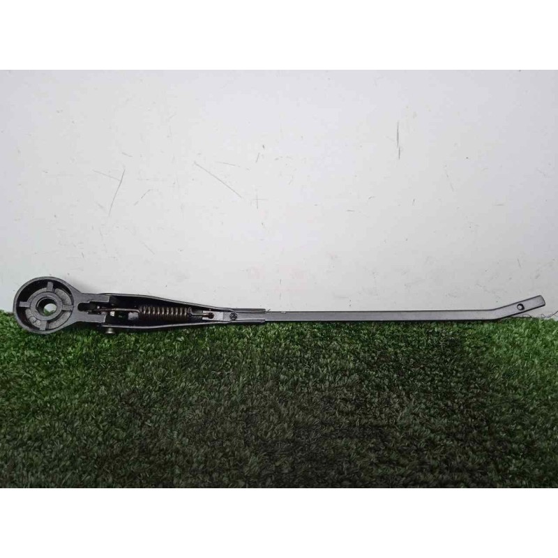 Recambio de brazo limpia delantero derecho para land rover 88 2.3d referencia OEM IAM 551230-551230E3 DOGA 