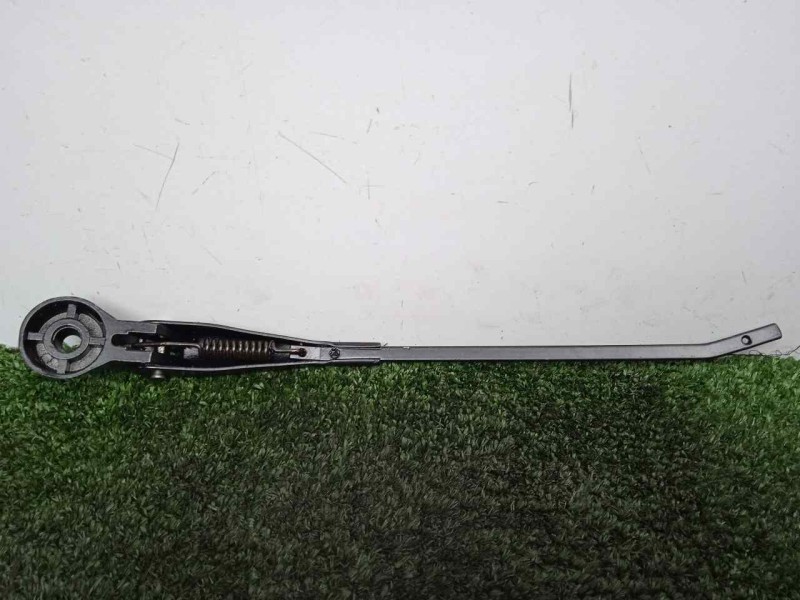 Recambio de brazo limpia delantero derecho para land rover 88 2.3d referencia OEM IAM 551230-551230E3 DOGA 