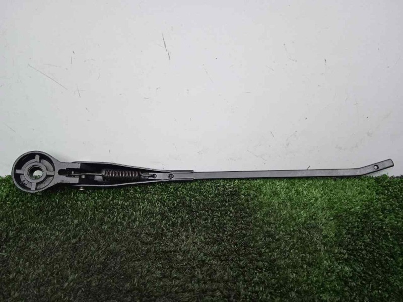 Recambio de brazo limpia delantero derecho para land rover 88 2.3d referencia OEM IAM 551230-551230E3 DOGA 