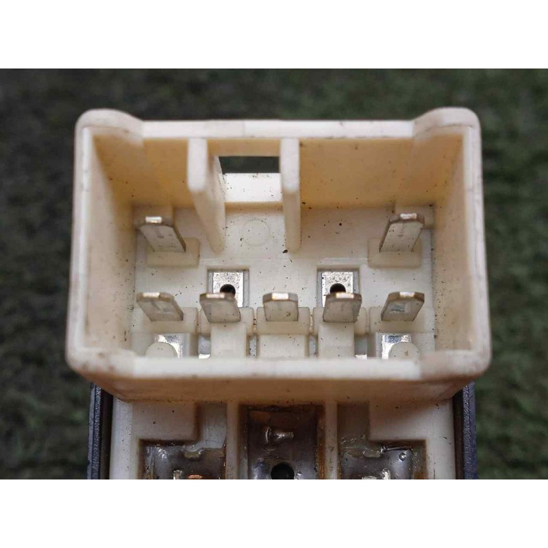 Recambio de mando elevalunas delantero derecho para hyundai accent (lc) 1.5 crdi cat referencia OEM IAM 621W04620  