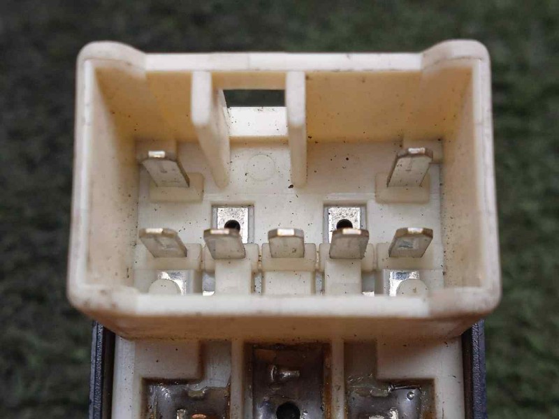 Recambio de mando elevalunas delantero derecho para hyundai accent (lc) 1.5 crdi cat referencia OEM IAM 621W04620  