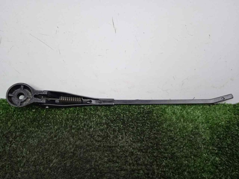 Recambio de brazo limpia delantero derecho para land rover 88 2.3d referencia OEM IAM 551230-551230E3 DOGA 