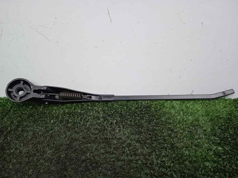 Recambio de brazo limpia delantero derecho para land rover 88 2.3d referencia OEM IAM 551230-551230E3 DOGA 