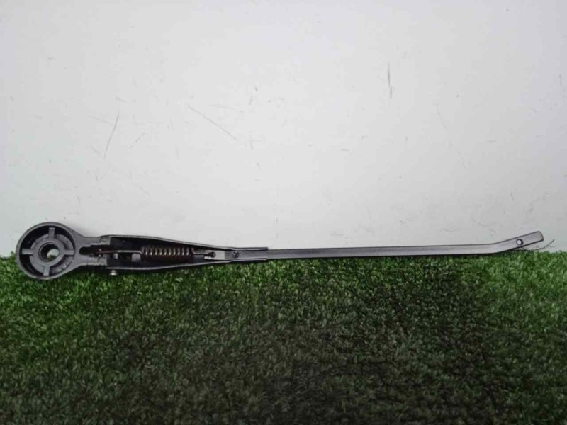 Recambio de brazo limpia delantero derecho para land rover 88 2.3d referencia OEM IAM 551230-551230E3 DOGA 