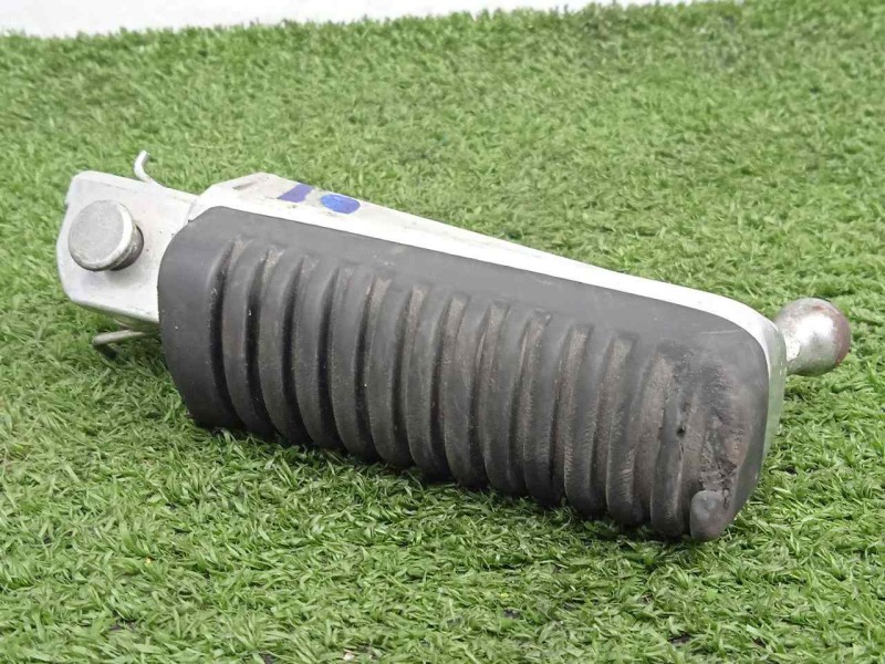 Recambio de estribo para yamaha fjr 1300 referencia OEM IAM 4BH2746101 ESTRIBO DERECHO POSAPIE