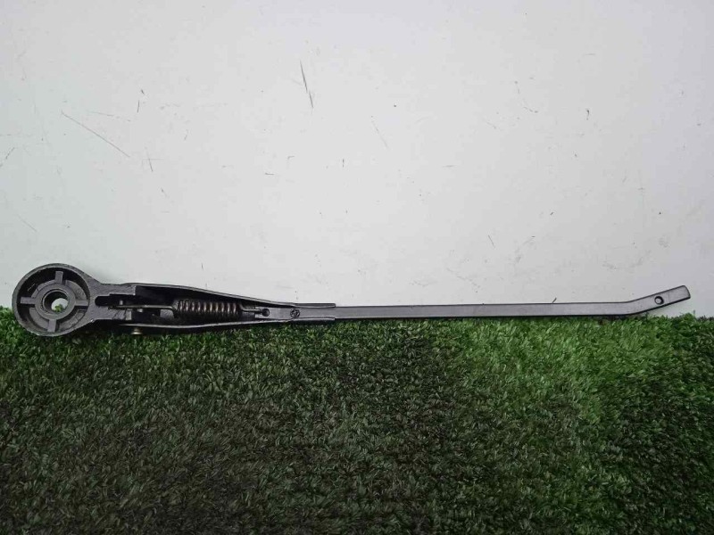 Recambio de brazo limpia delantero derecho para land rover 88 2.3d referencia OEM IAM 551230-551230E3 DOGA 