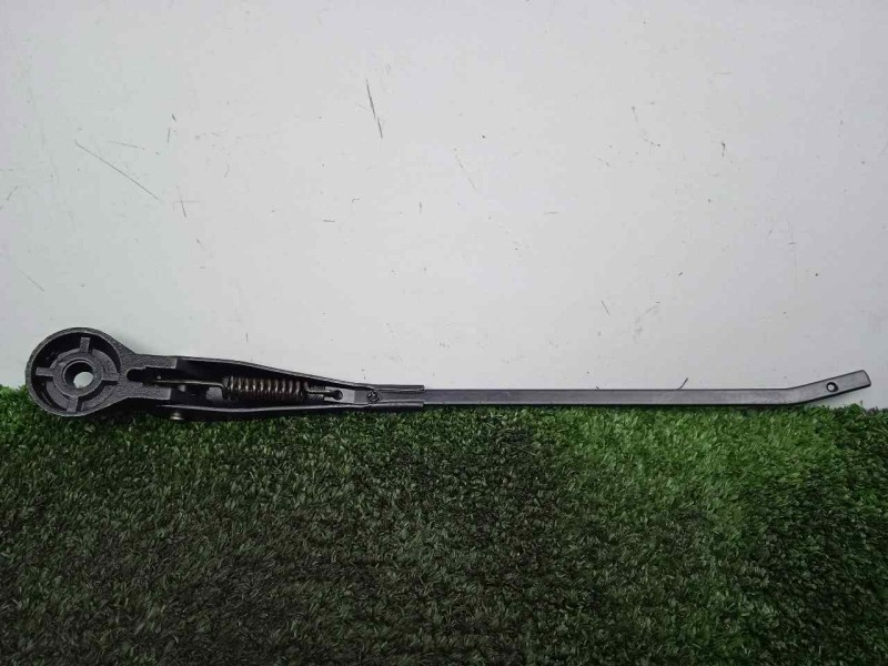 Recambio de brazo limpia delantero derecho para land rover 88 2.3d referencia OEM IAM 551230-551230E3 DOGA 