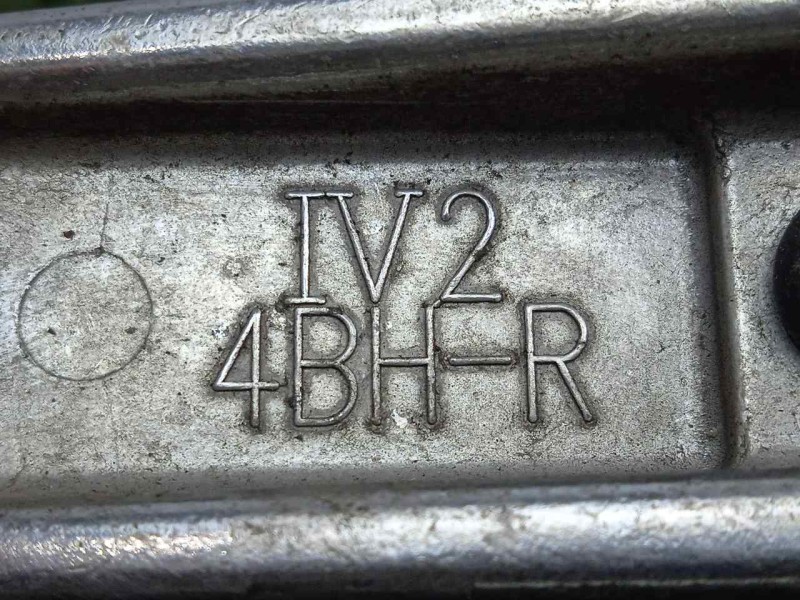 Recambio de estribo para yamaha fjr 1300 referencia OEM IAM 4BH2746101 ESTRIBO DERECHO POSAPIE