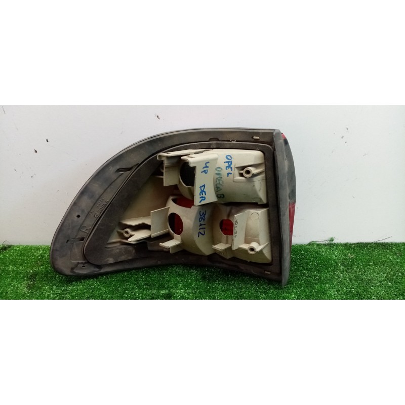 Recambio de piloto trasero derecho para opel omega b referencia OEM IAM  4 PUERTAS 