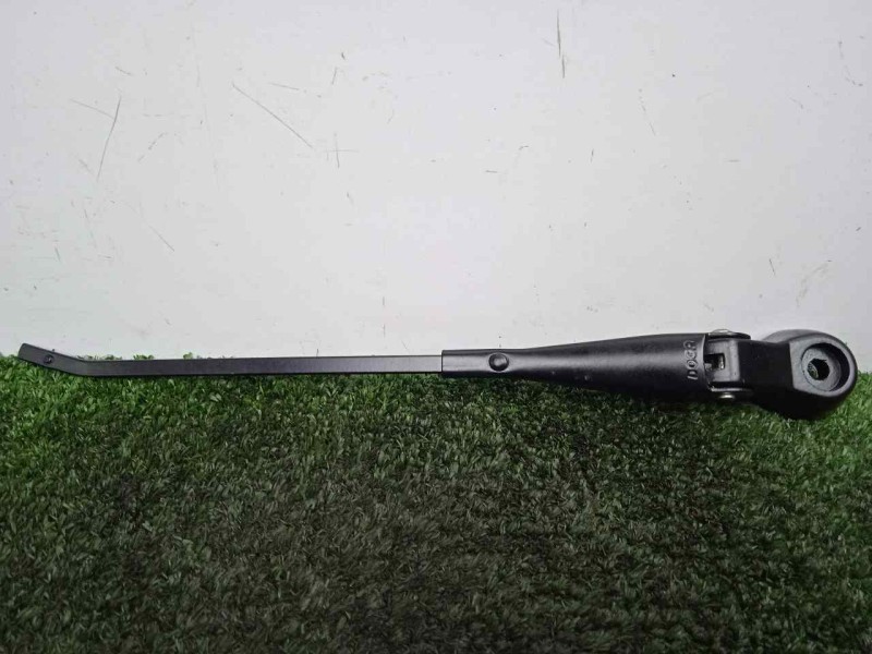 Recambio de brazo limpia delantero derecho para land rover 88 2.3d referencia OEM IAM 551230-551230E3 DOGA 