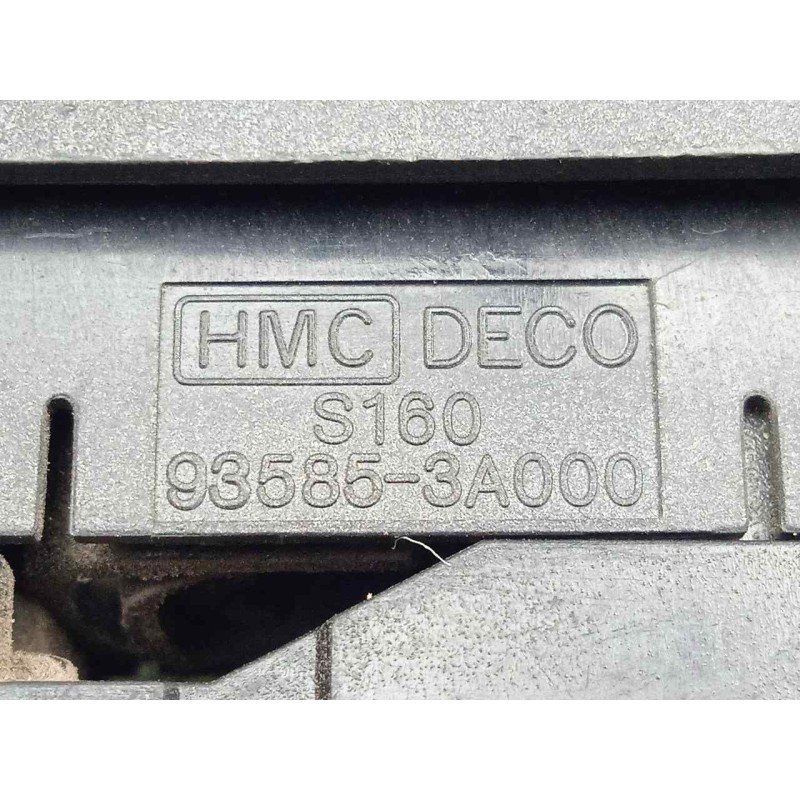 Recambio de mando elevalunas trasero derecho para hyundai trajet (fo) 2.0 16v cat referencia OEM IAM 935853A000  