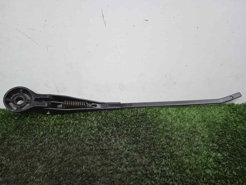 Recambio de brazo limpia delantero derecho para land rover 88 2.3d referencia OEM IAM 551230-551230E3 DOGA 