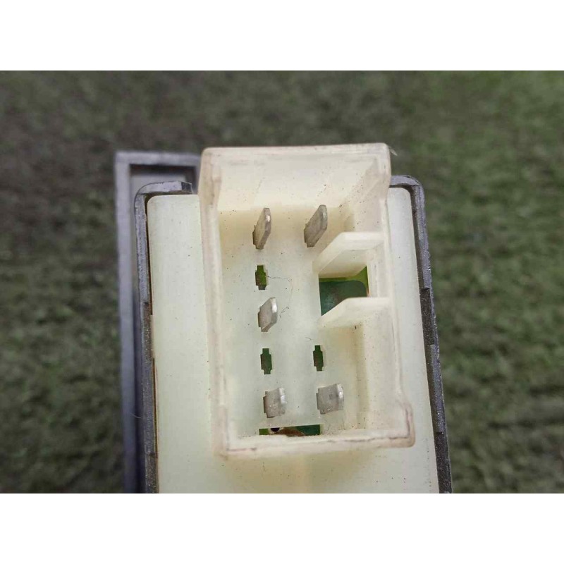 Recambio de mando elevalunas trasero izquierdo para hyundai trajet (fo) 2.0 16v cat referencia OEM IAM 935853A100  