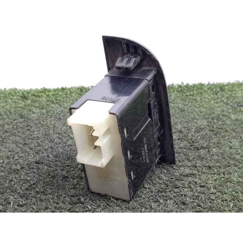 Recambio de mando elevalunas trasero izquierdo para hyundai trajet (fo) 2.0 16v cat referencia OEM IAM 935853A100  