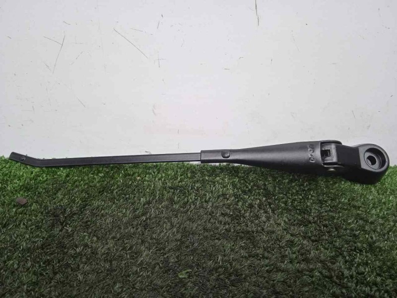 Recambio de brazo limpia delantero derecho para land rover 88 2.3d referencia OEM IAM 551230-551230E3 DOGA 